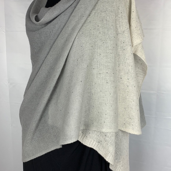 Wool and cashmere wrap - Picture 4 of 7
